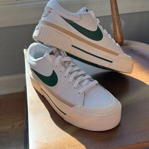 Nike Court Legacy Lift Women’s Sneaker